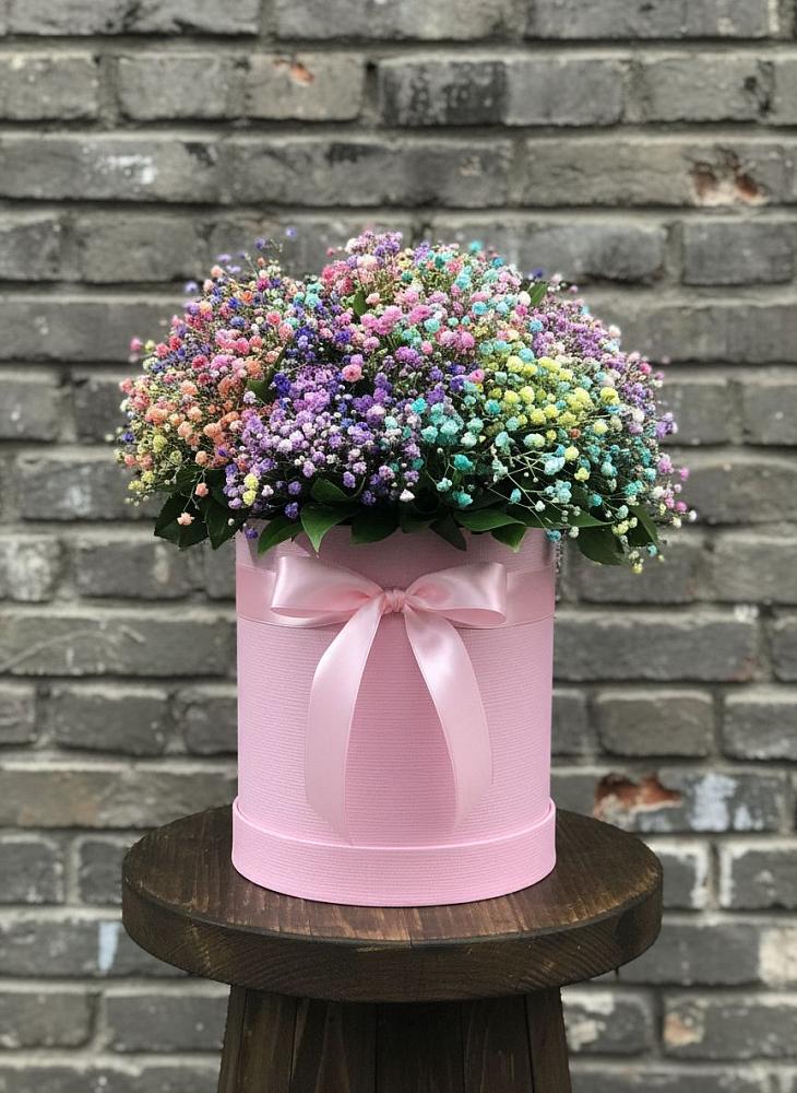 Цветочная композиция из Гипсофила и Розы в шляпной коробке в Старомышастовской