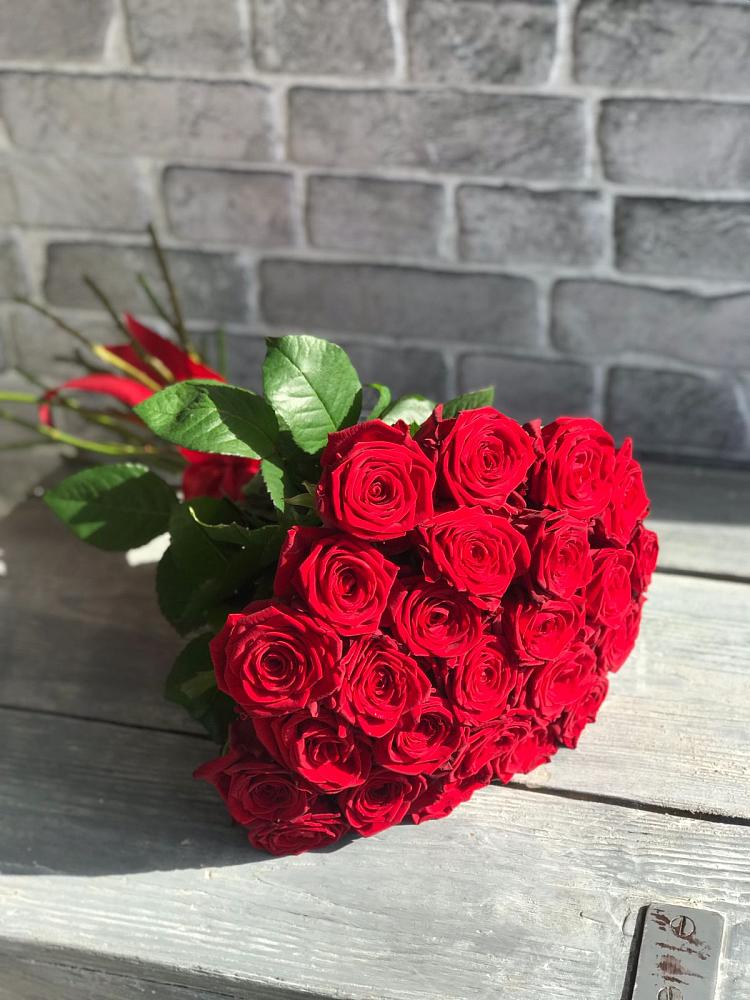 Букет Красные розы Фридом в Старомышастовской