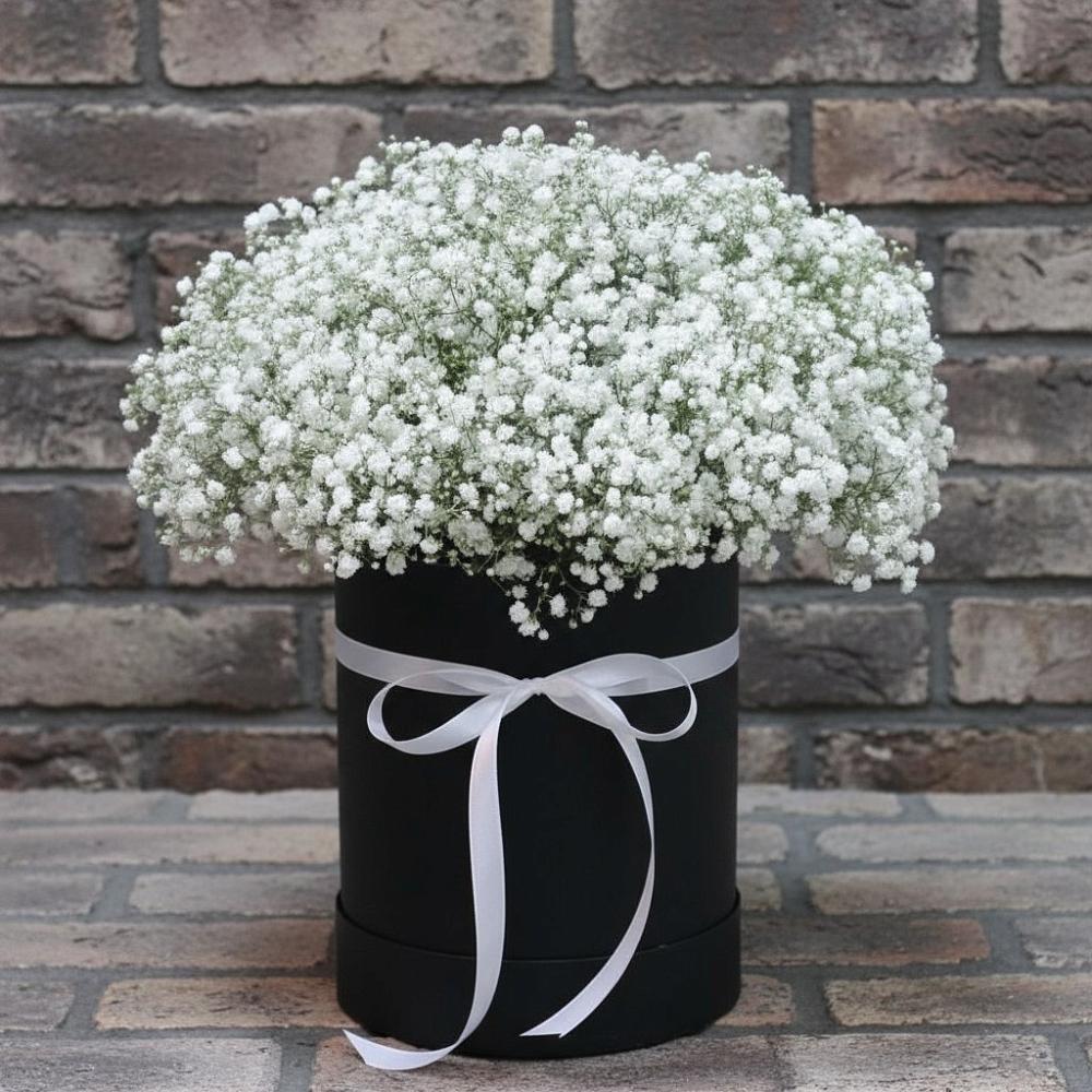 Цветочная композиция из Гипсофила в шляпной коробке в Старомышастовской