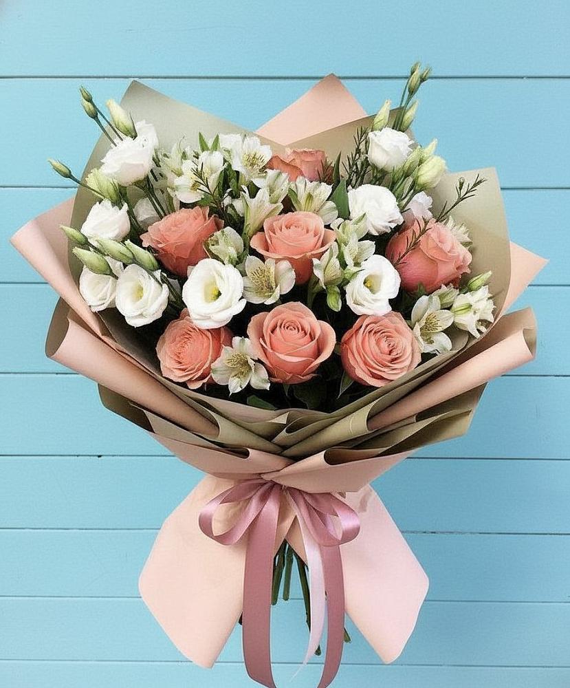 Букет цветов из: Розы, Альстромерии и Лизиантусы в Старомышастовской