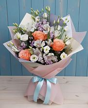 Букет цветов из:  Лизиантусы, Розы, Альстромерии и Гипсофила в Старомышастовской