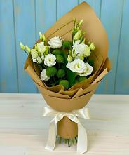 Букет цветов из:  Хризантемы и Лизиантусы в Старомышастовской