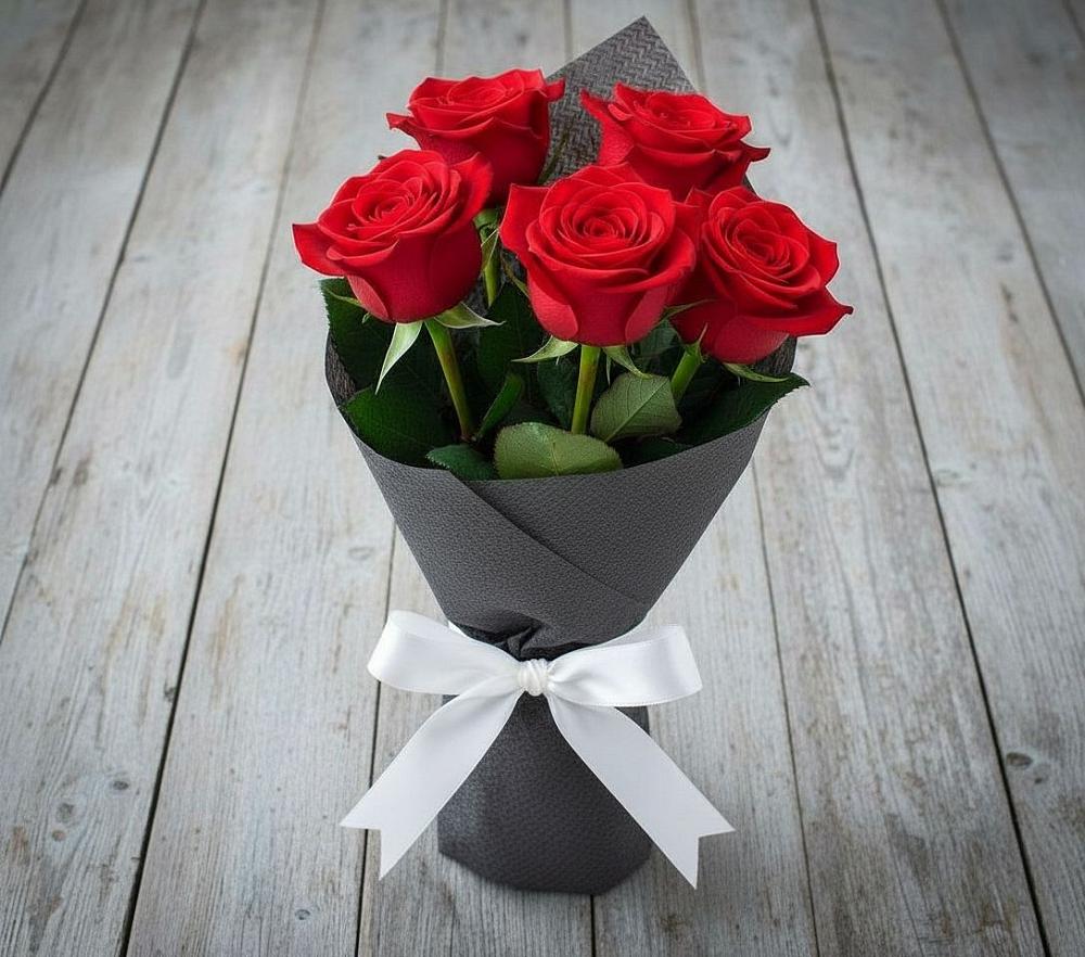 Букет 5 Красных роз Эдлесс Лав в Старомышастовской