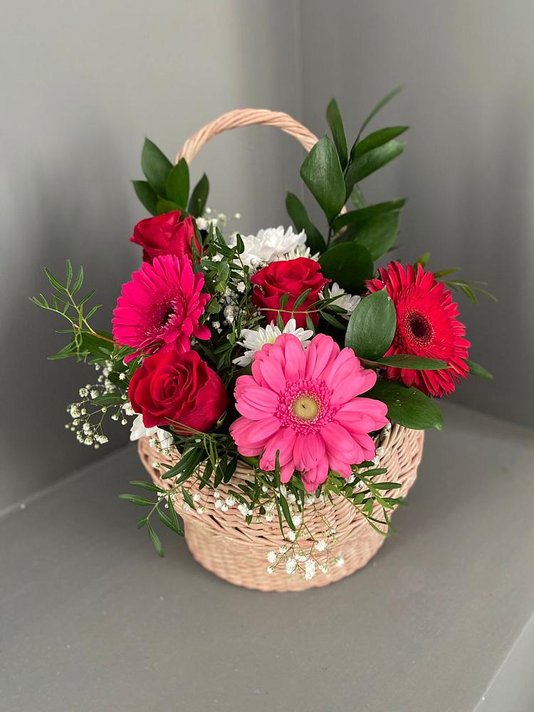 Цветочная композиция из Розы, Хризантемы и Герберы в корзине в Старомышастовской