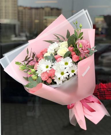 Букет цветов из: Розы, Лизиантусы и Хризантемы в Старомышастовской